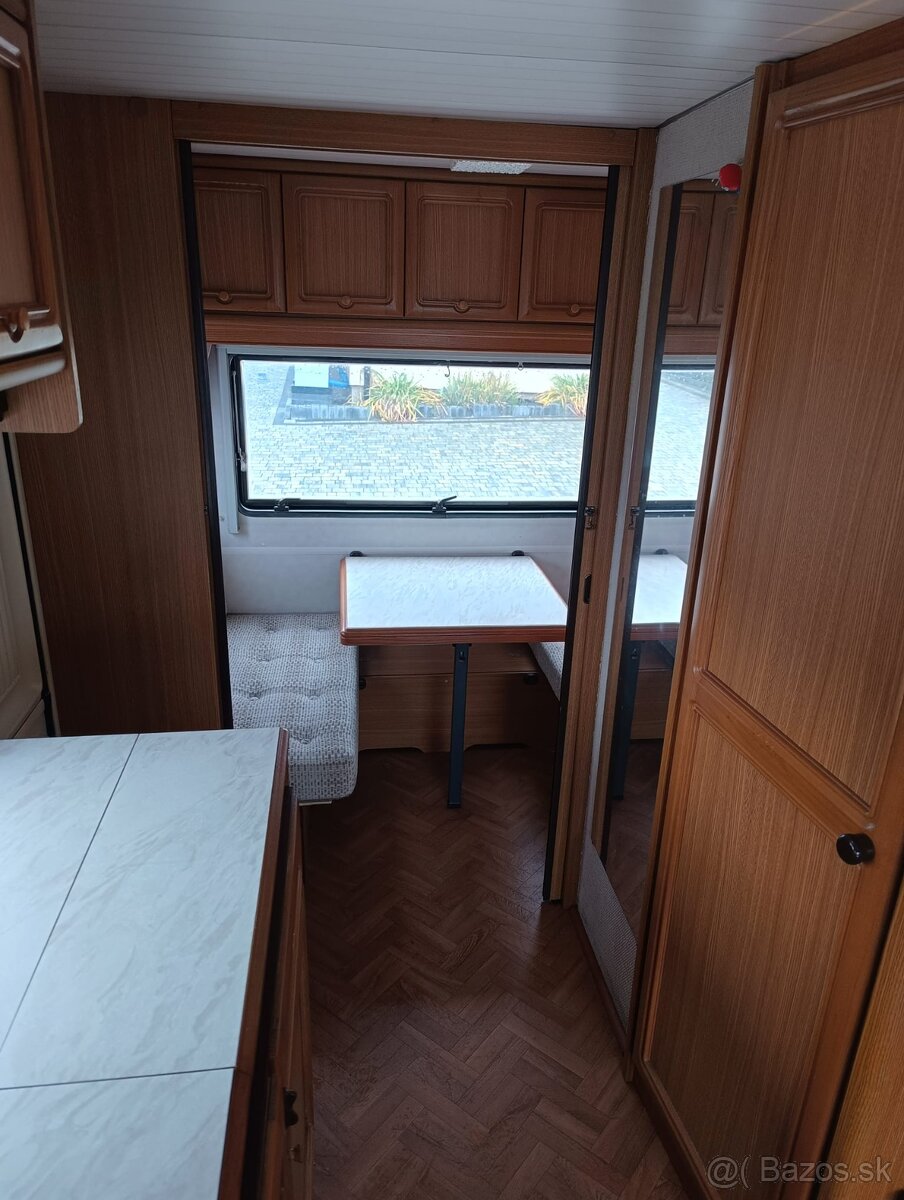 Obytny prives Hobby 430 - predstan, max 1000 kg - 15