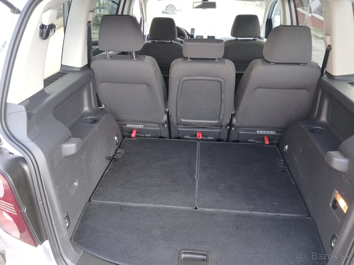 Volkswagen Touran 7-miestný - 15