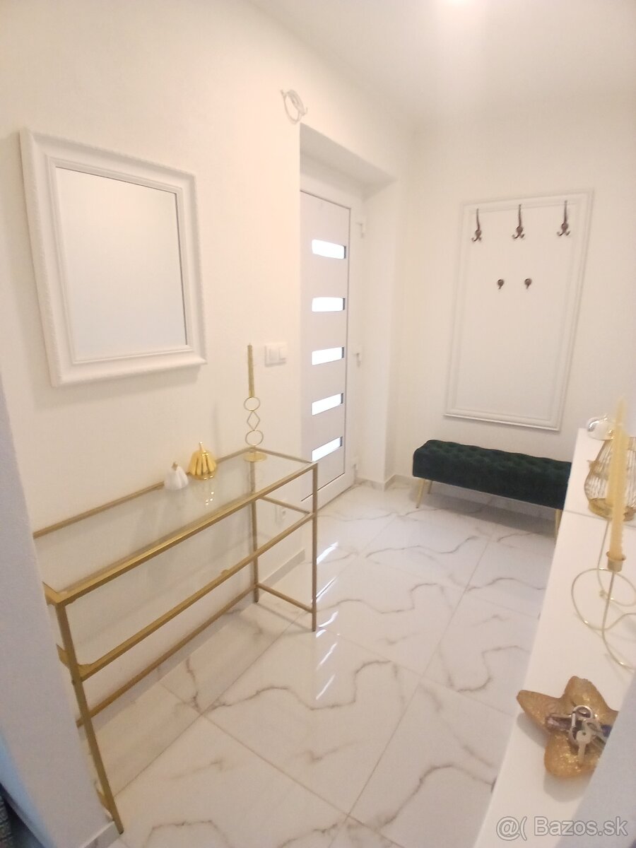 Moderný átriový rodinný dom v Beladiciach – novostavba - 15