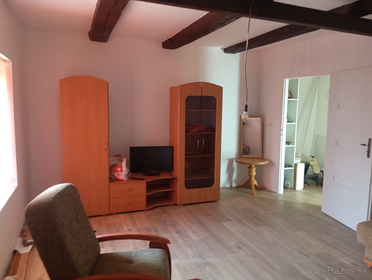 Sklade kancelária a obytný dom - 15