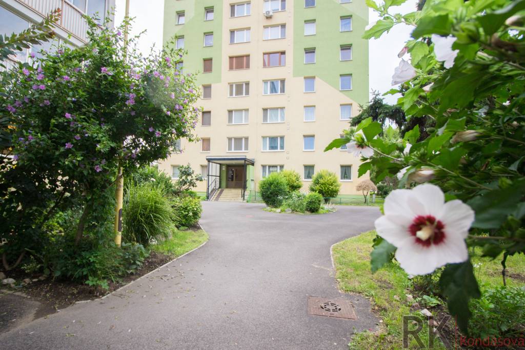 Garzónka- Kuzmányho sídlisko, Magurská - 15