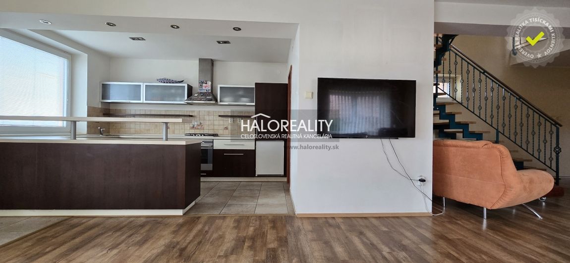 HALO reality - Predaj, zariadený päťizbový rodinný dom Močen - 15
