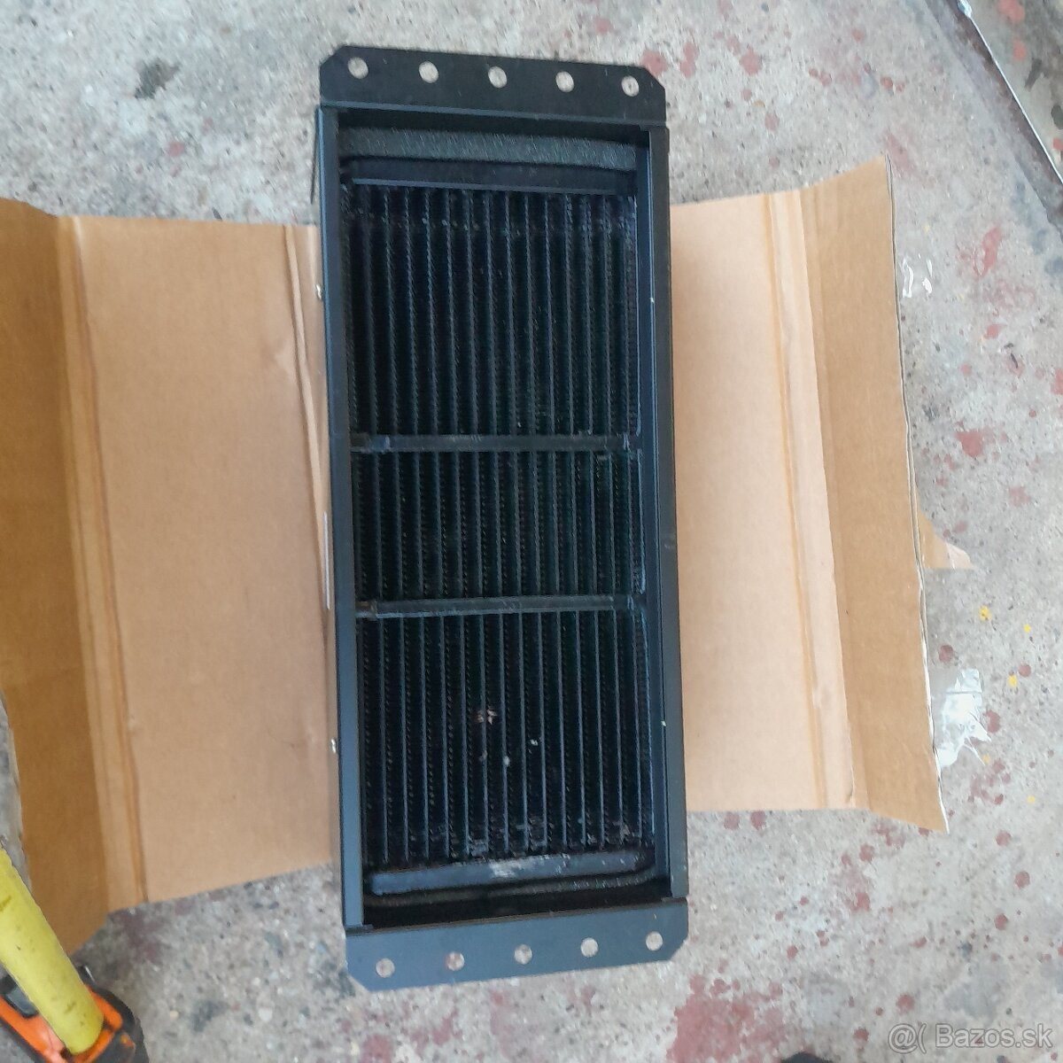 Radiátor kúrenia s motorčekom. - 15