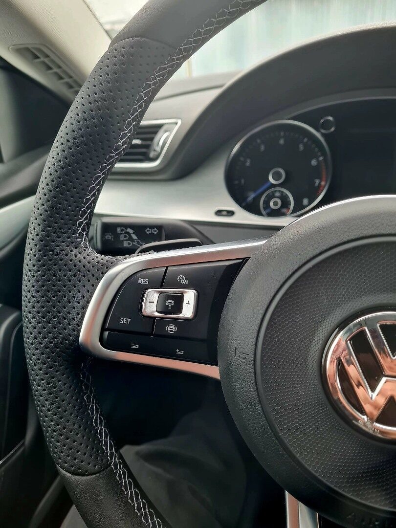 VOLANT VOLKSWAGEN R RLINE kožený BIELE PREŠÍVANIE - 15