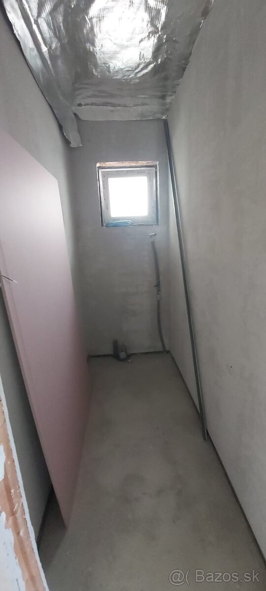 NOVÁ RODINNÁ VILA S GARÁŽOU PRE 2 AUTÁ - 15