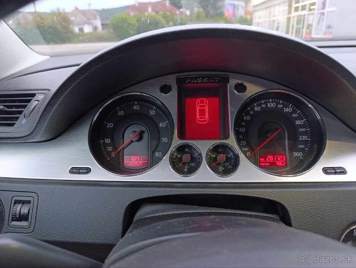 Volkswagen Passat R32 VR6 4x4 3.2 benzín 184kw Automat DSG - 15