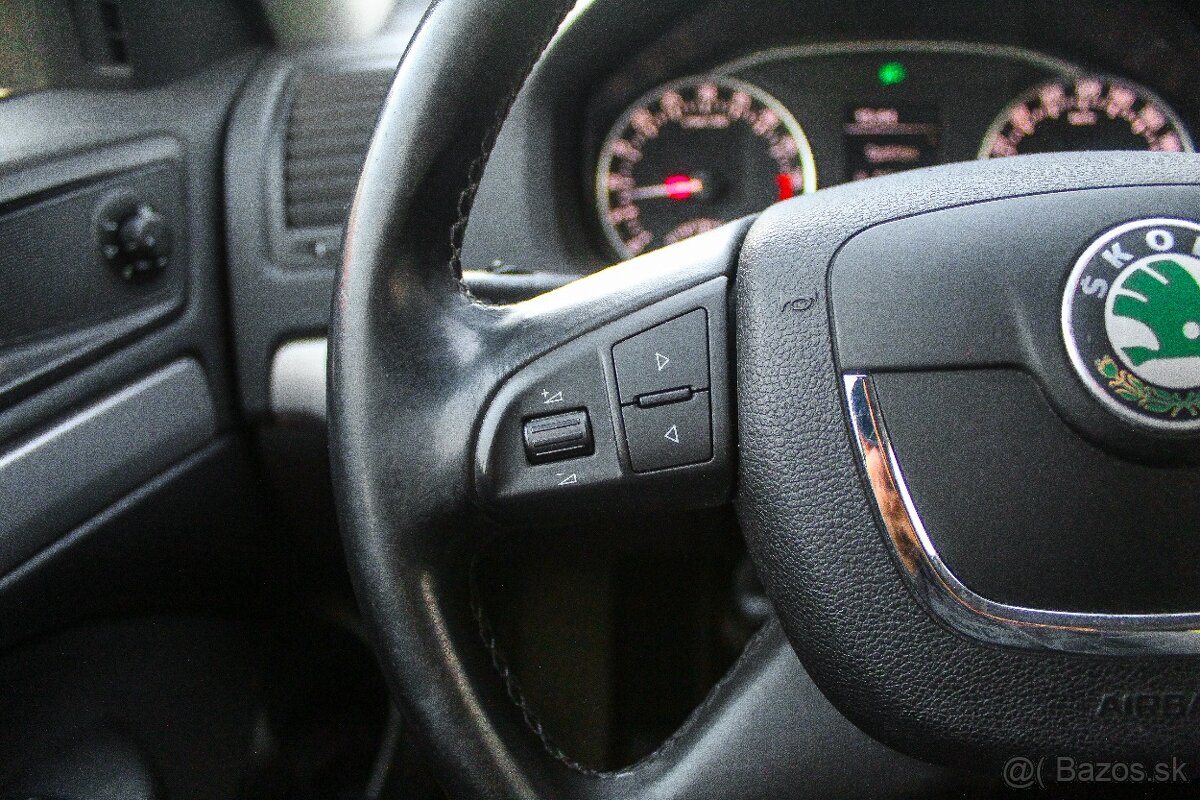 Škoda Octavia Combi 2.0 TDI 4x4 Elegance - 15