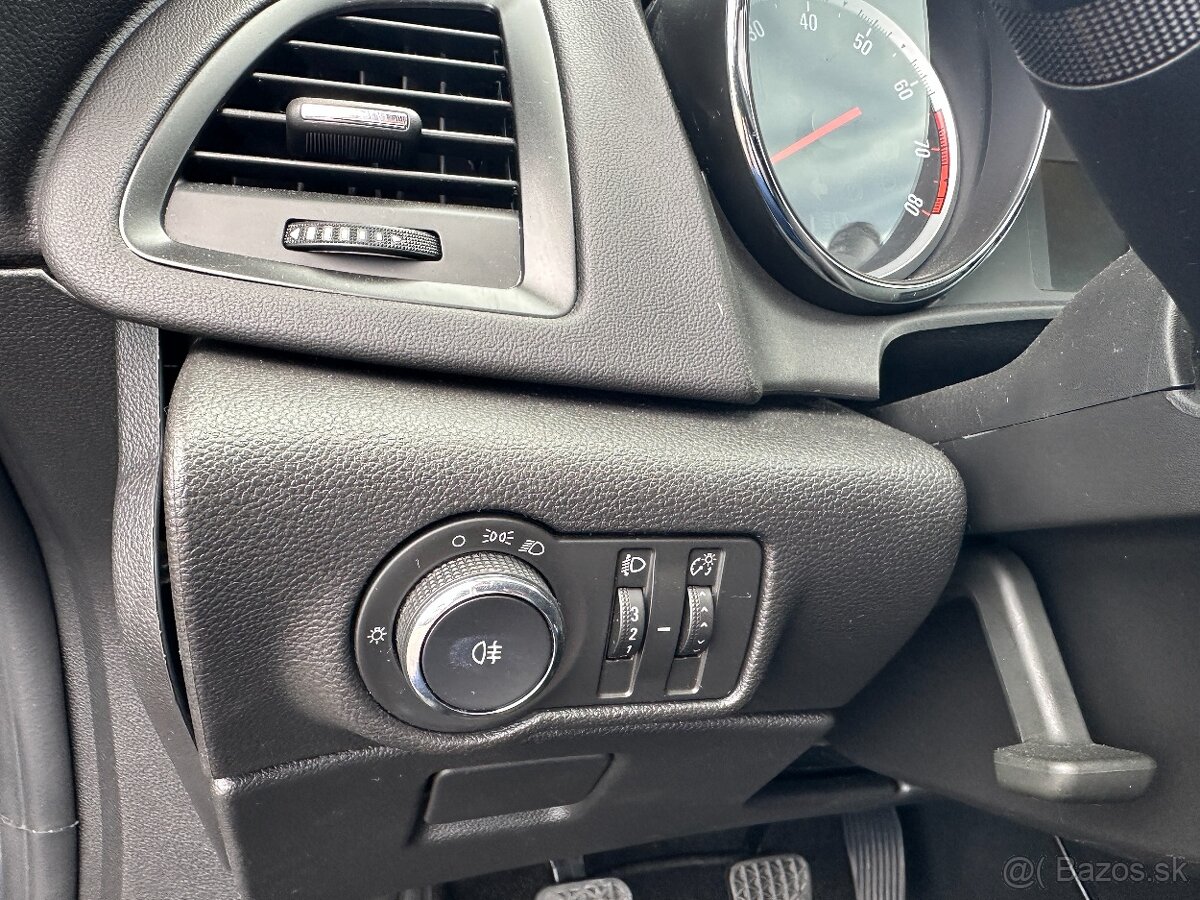 Opel Astra Sport Tourer - 15