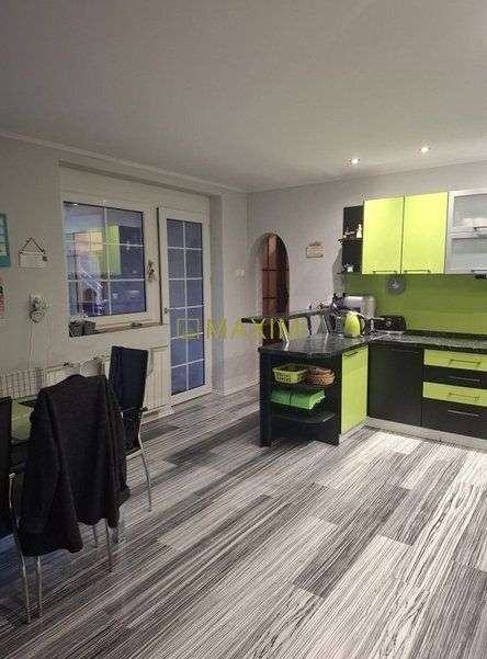 Veľkopriestorový dvojgeneračný 6 izbový dom s potenciálom – - 15