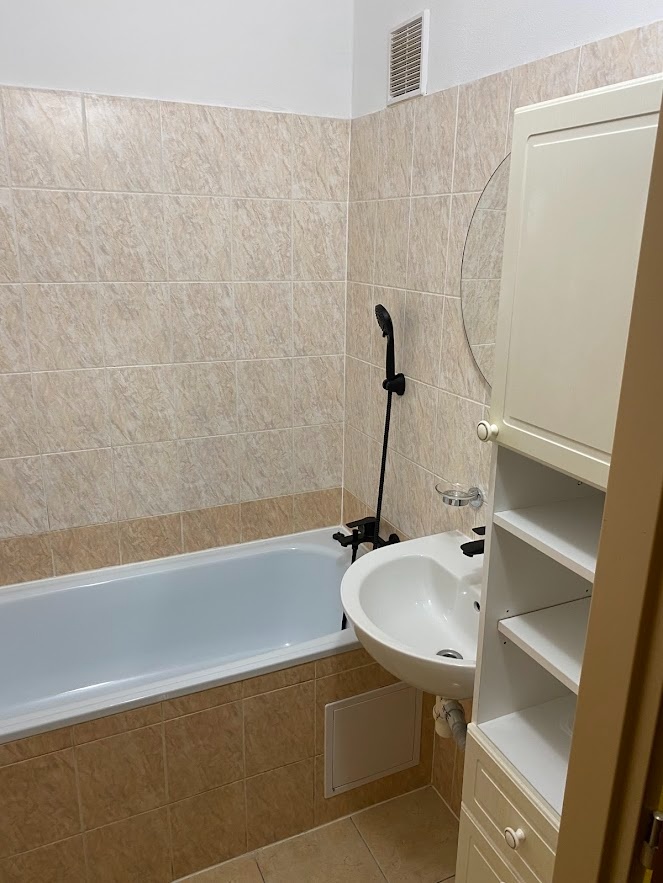 Predám 1-izb. zar. a prerobený byt na sídlisku Stred v PB - 15