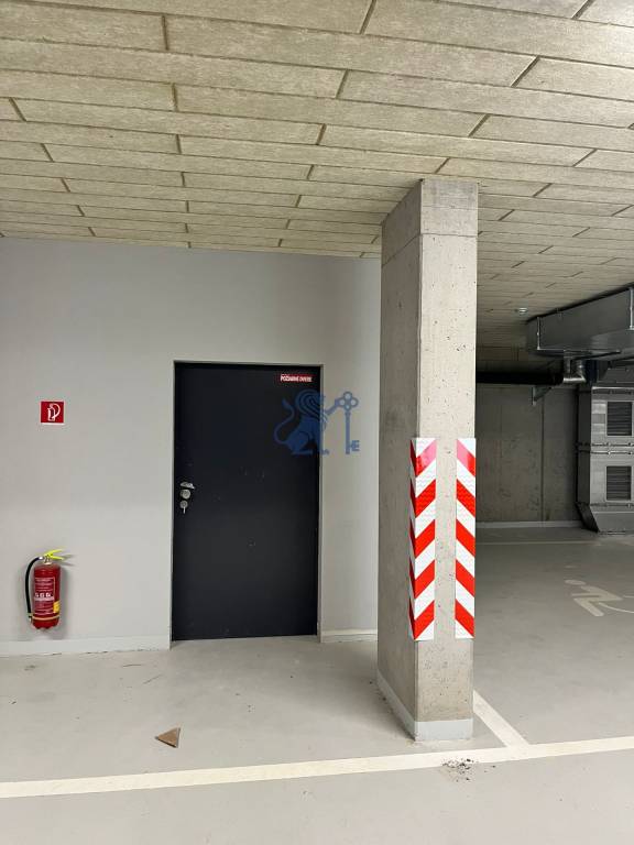 Prenájom obchodných / kancelárskych priestorov s terasou - R - 15