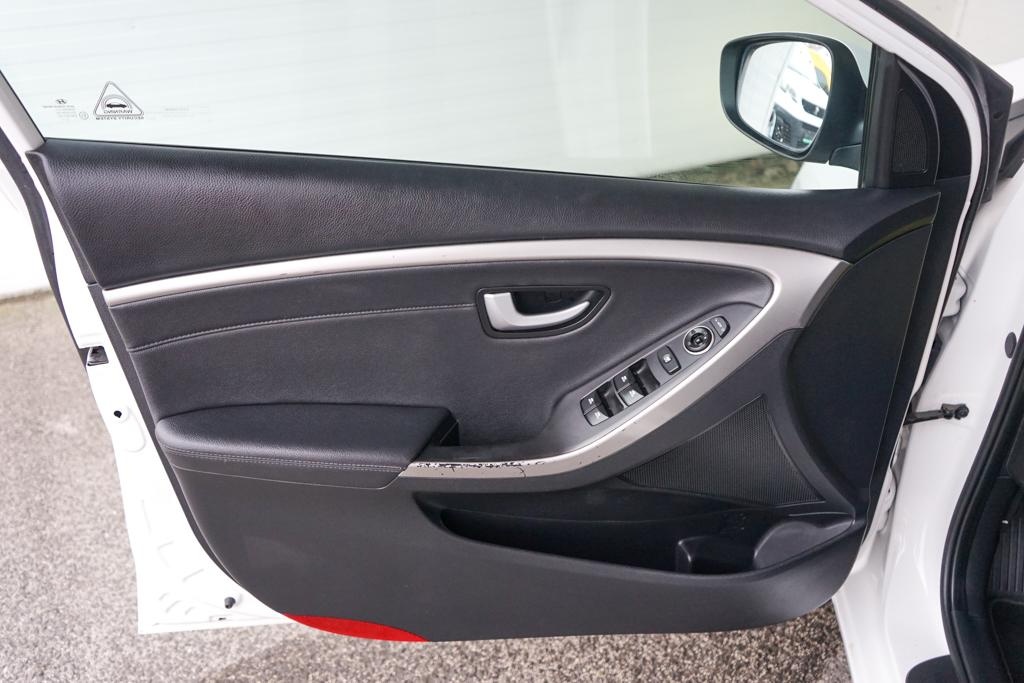 11- Hyundai, i30, 2014, benzín, 1.6i, 99kw - 15