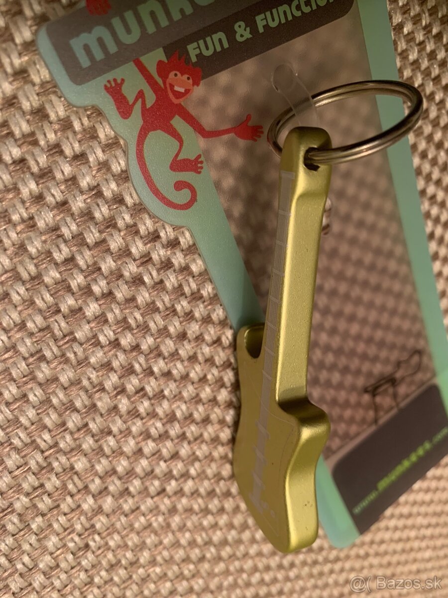 Predám PRE GITARISTOV milý darček-otvárak a prívesok GITARA - 15