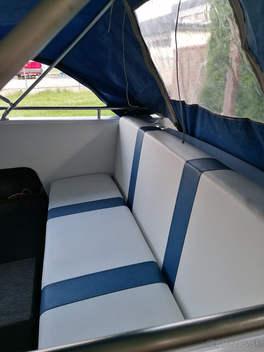 Predam motorovy čln Glastron - 15