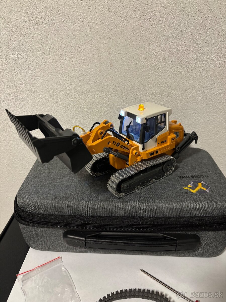 RC pásový nakladač LR636 - 15