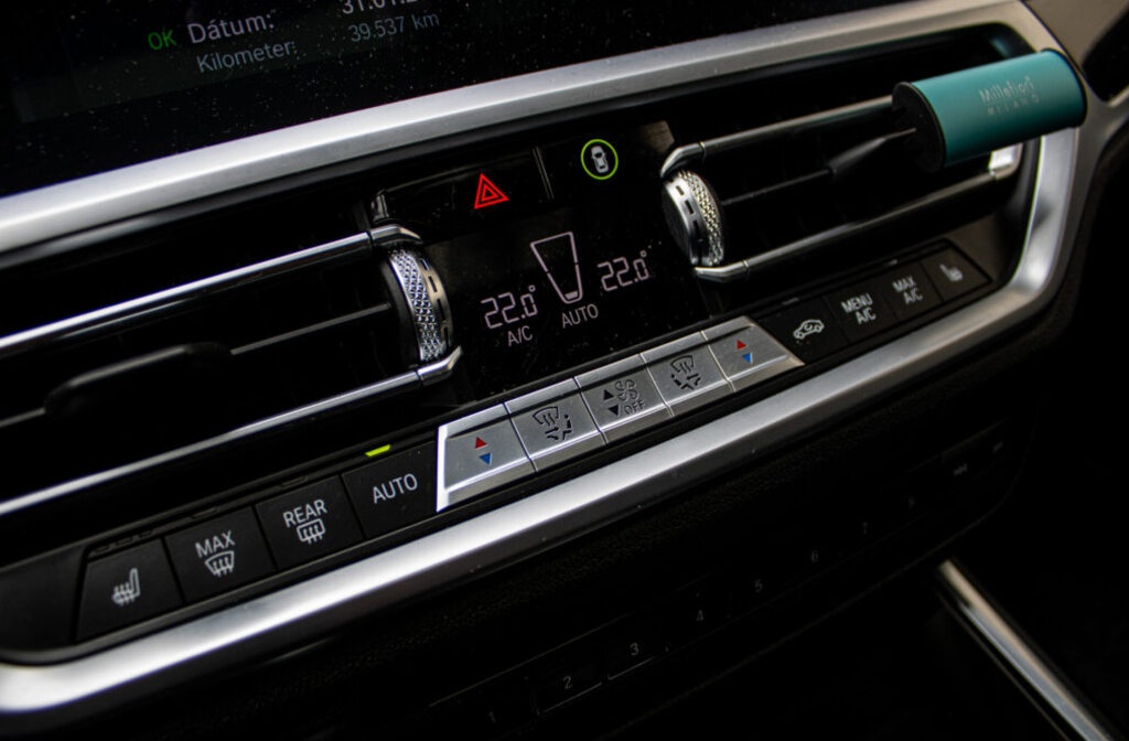 BMW Rad 3 320d Advantage A/T RWD - 15