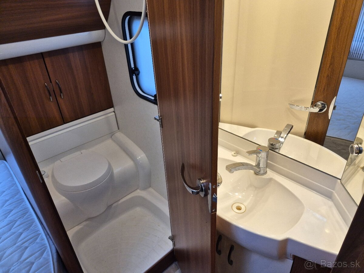 Obytný přívěs Hobby Excellent 560 KMFe - 15