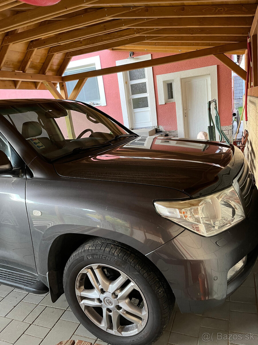 TOYOTA LAND CRUISER 200 - 15