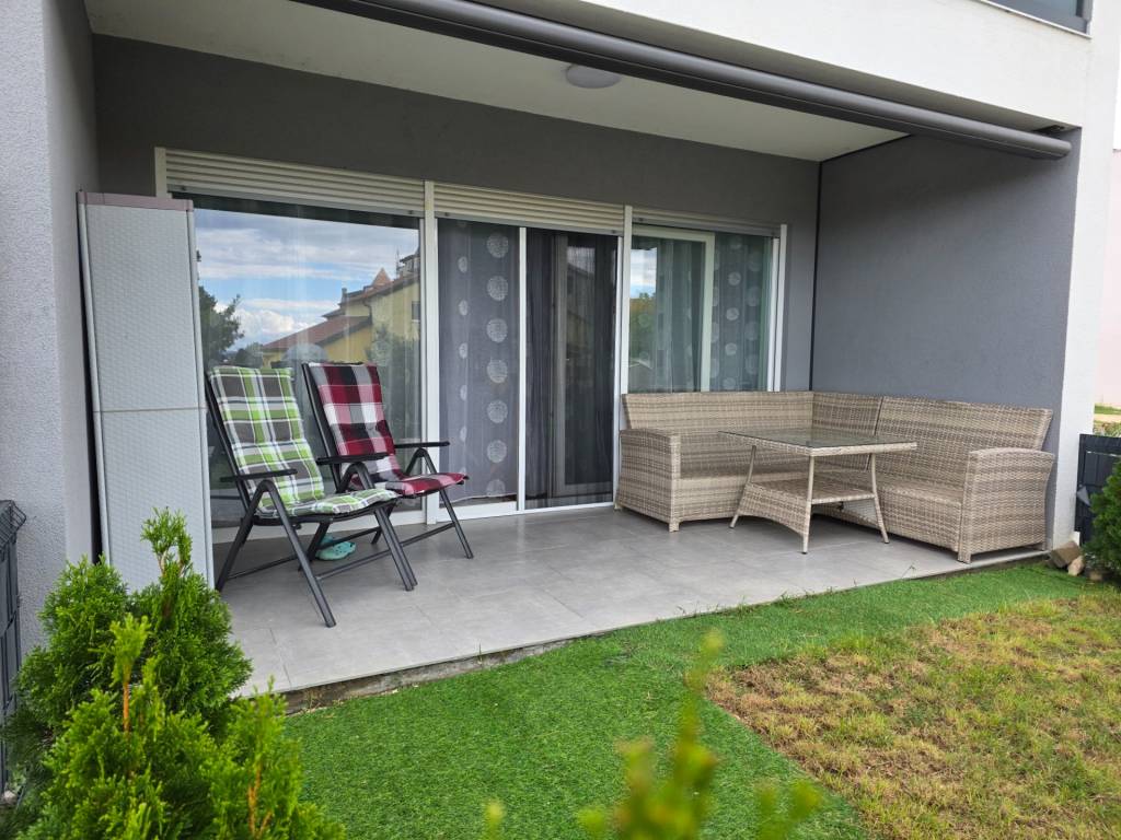 CHORVÁTSKO - 3 izbový apartmán v novostavbe 140 m od mora- V - 15