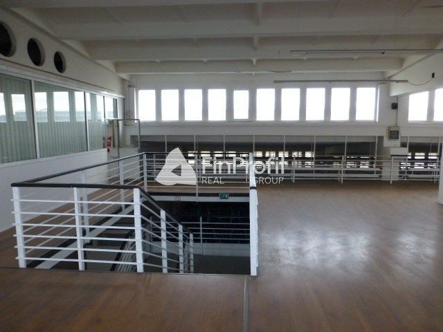 Obchodno-skladový priestor so vstavanou administratívnou čas - 15