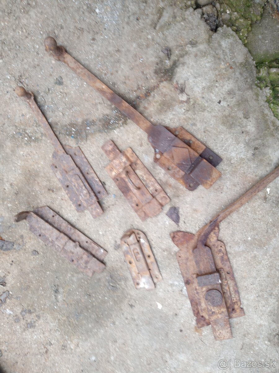 Olejničky.kopyto.nadoby.zamky - 15