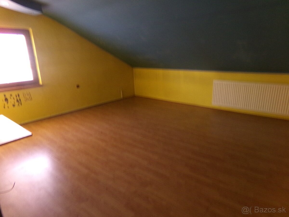 Na predaj rodinný dom v Hosťovciach - 15