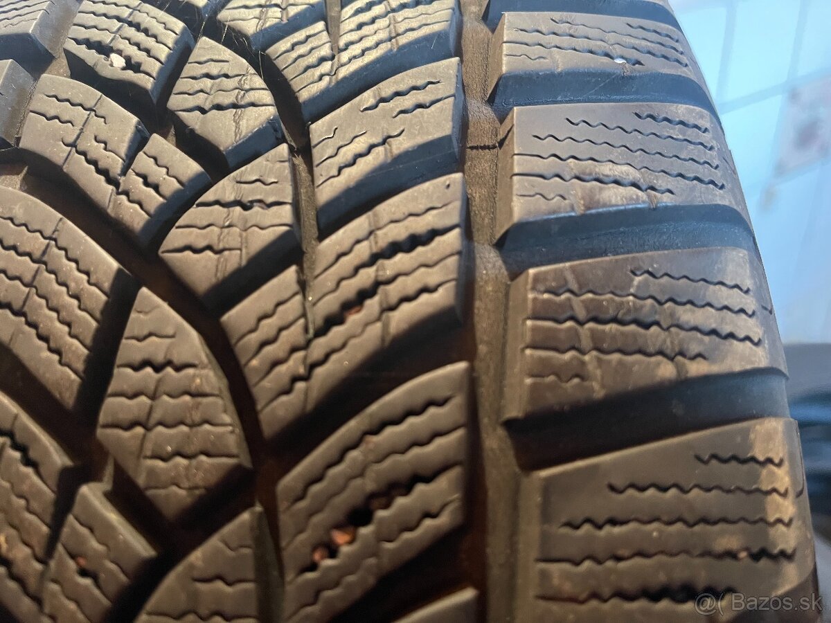 zimne pneumatiky 215/60r16 good year - 15