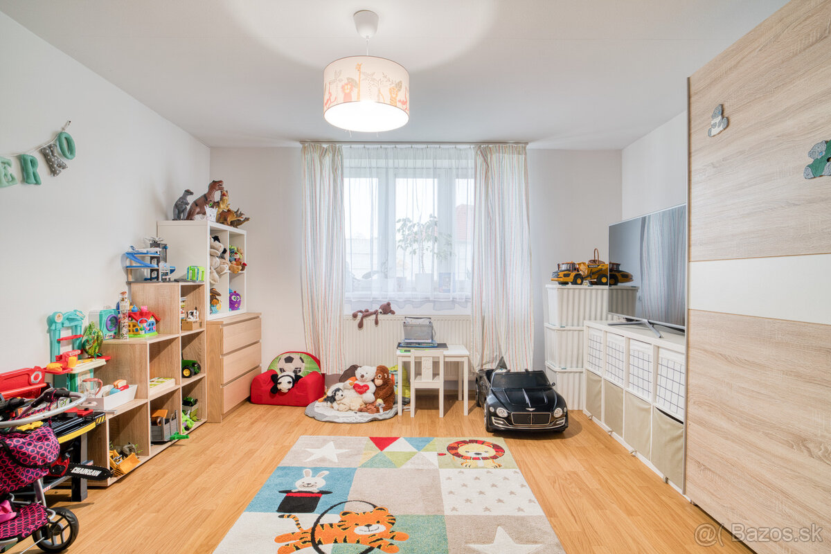 Na predaj priestranný 4-izbový rodinný dom v Malženiciach - 15
