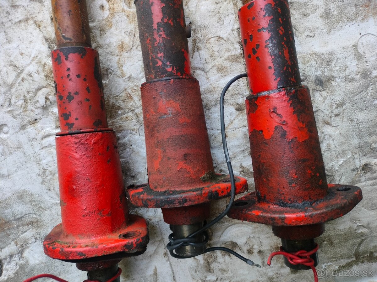 KUHN 280 SHRNOVAČ -- ruzné díly - 15