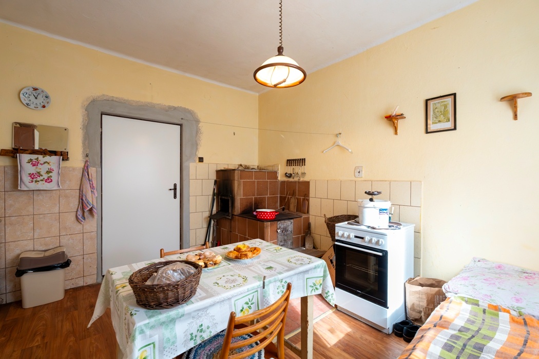 REZERVOVANÉ - RODINNÝ DOM S VEĽKÝM POZEMKOM V OBCI BELUŠA - 15