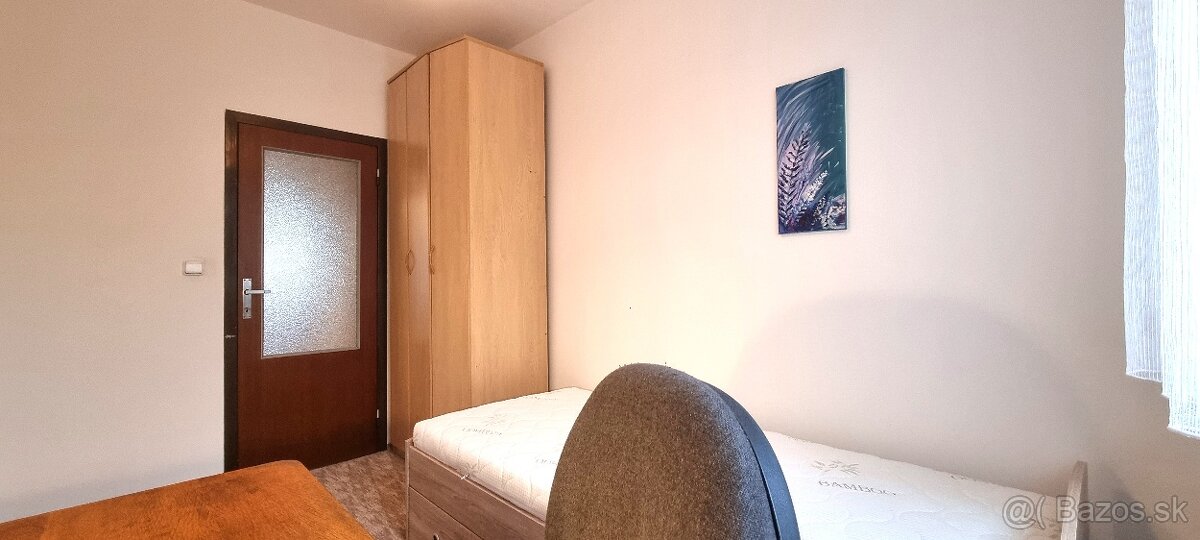 ČISTÝ 3i. BYT S NOVOU SEDAČKOU, POSTEĽAMI A KOBERCOM / BA IV - 15