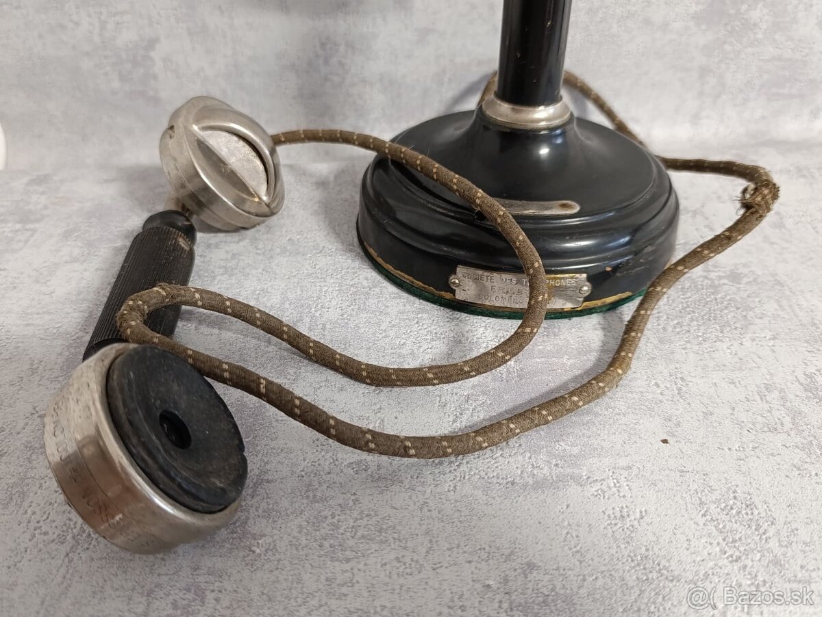 Velmi starý telefon s kruhovou základnou.se stítkem Ericsson - 15