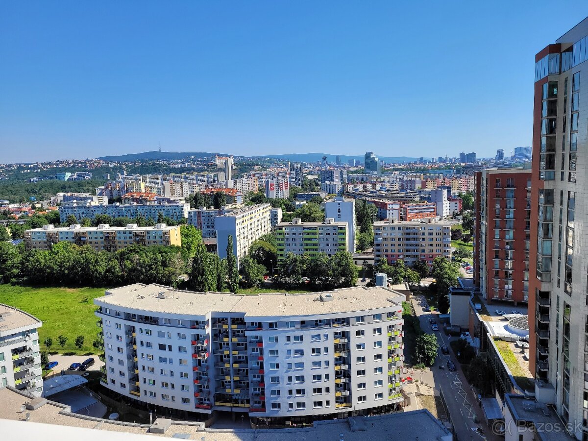 2i byt s prémiovým výhľadom│BEZ DEPOZITU│3 D - 15