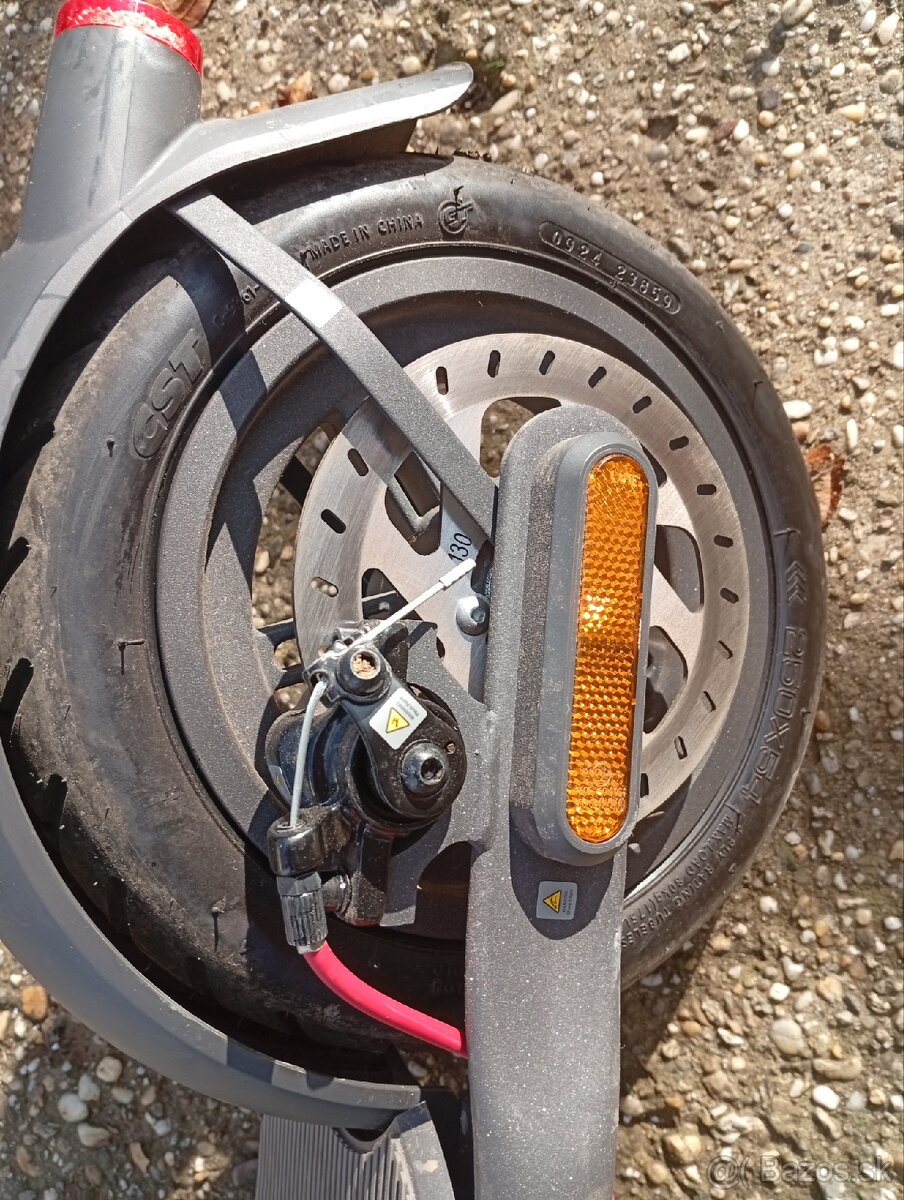 XIAOMI E SCOOTER (KOLOBEZKA) 4 A ESSENTIAL - 15