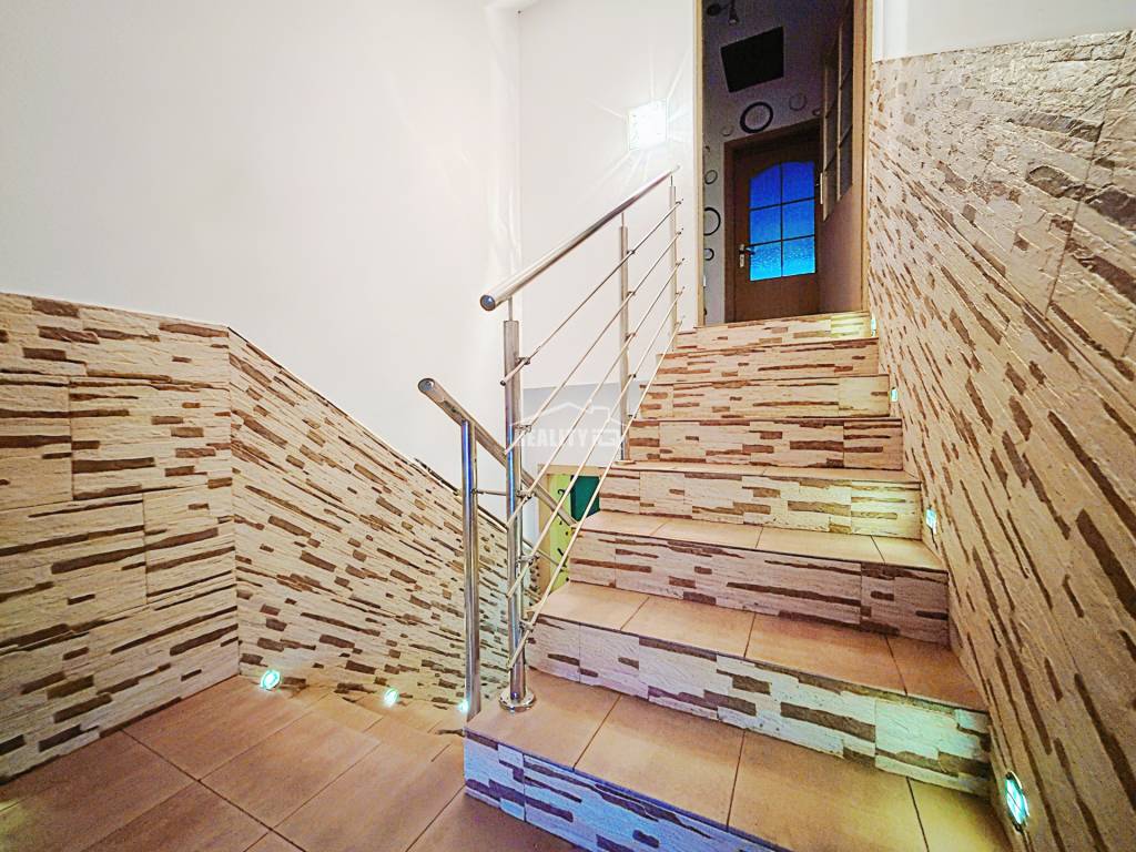 Exkluzívne na predaj rodinný dom s pozemkom 775 m2, Dolný Va - 15