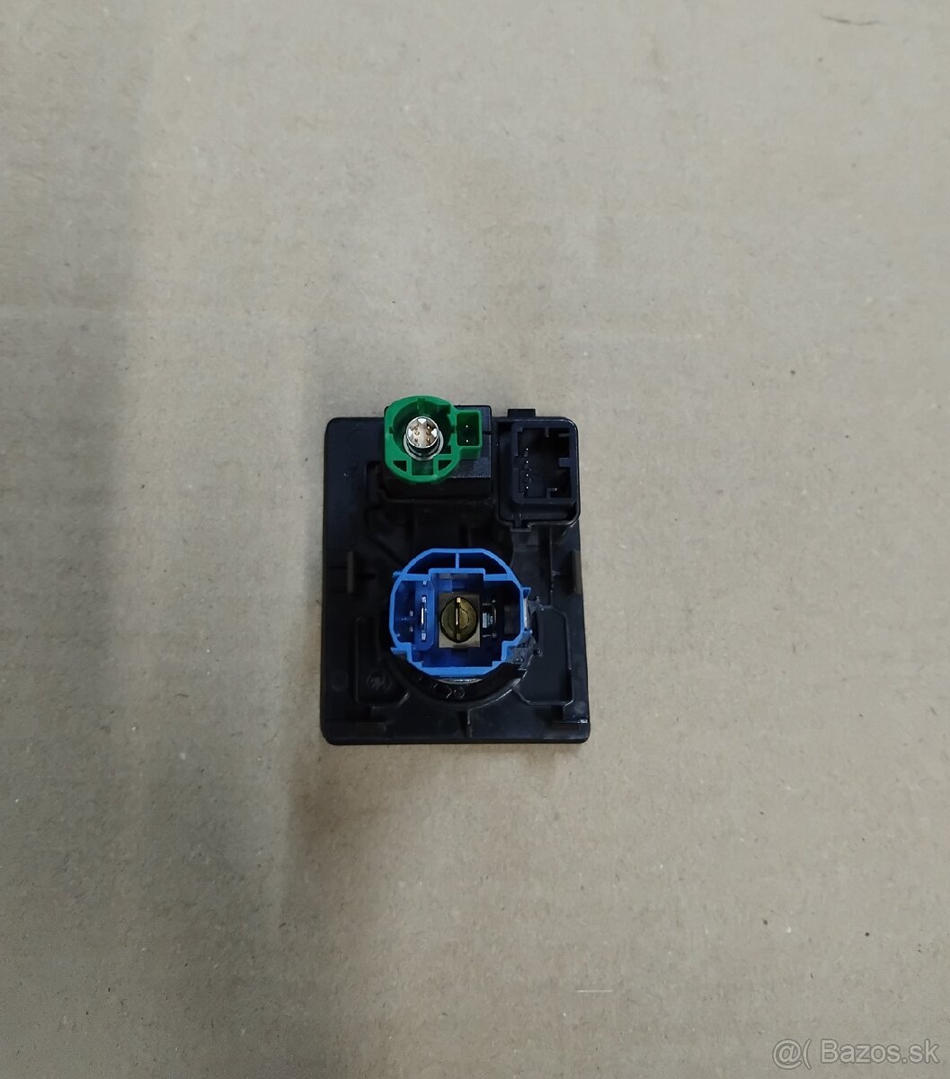 USB konektor - zásuvka AUX - 15