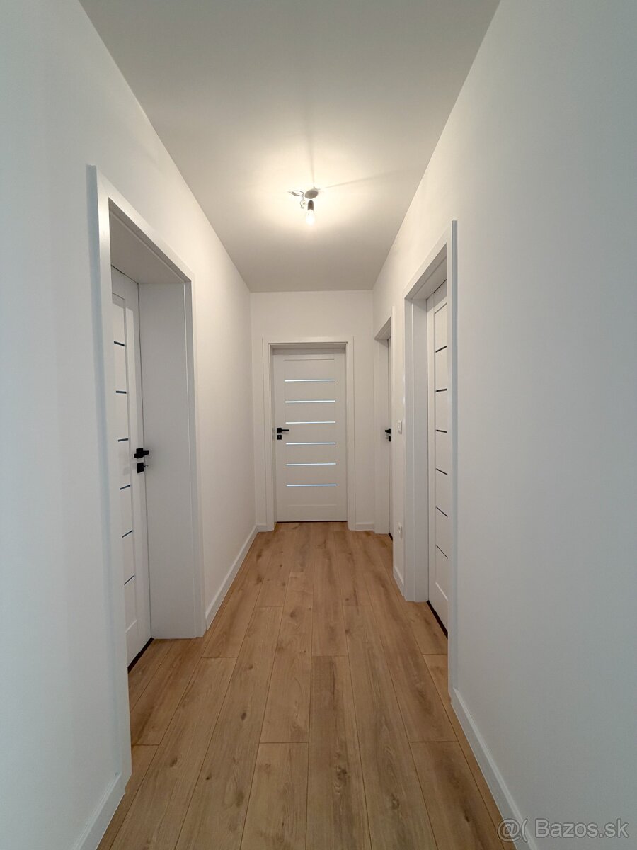 Moderný 4-izbový rodinný dom s garážou na predaj - 15