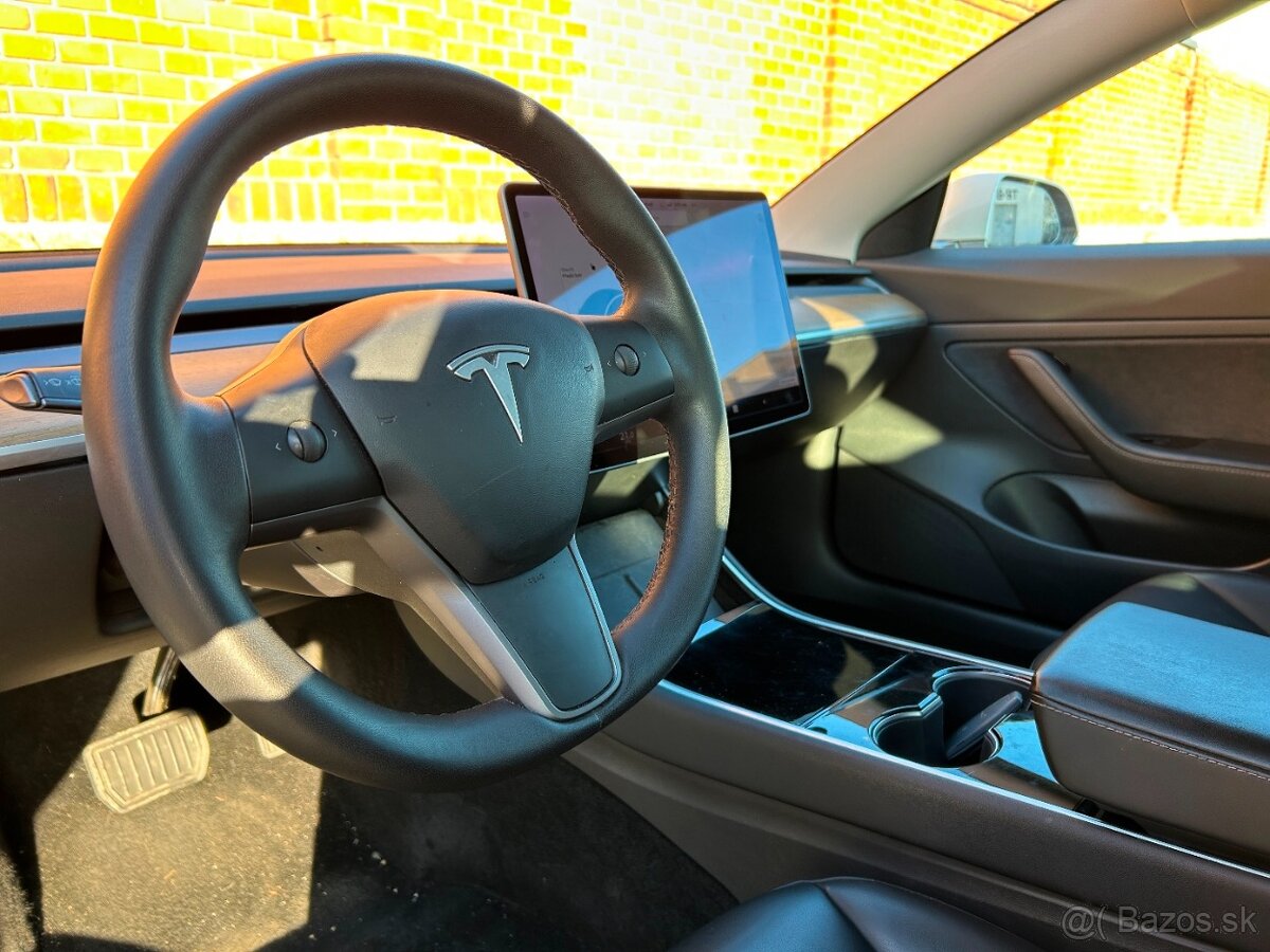 Tesla model 3 výkon 239 kW batéria 60kW - 15