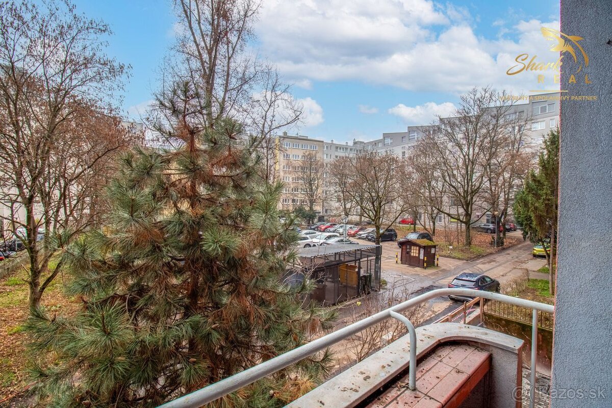 4i byt s otvorenou dispozíciou a 2 balkónmi v srdci Starého - 15