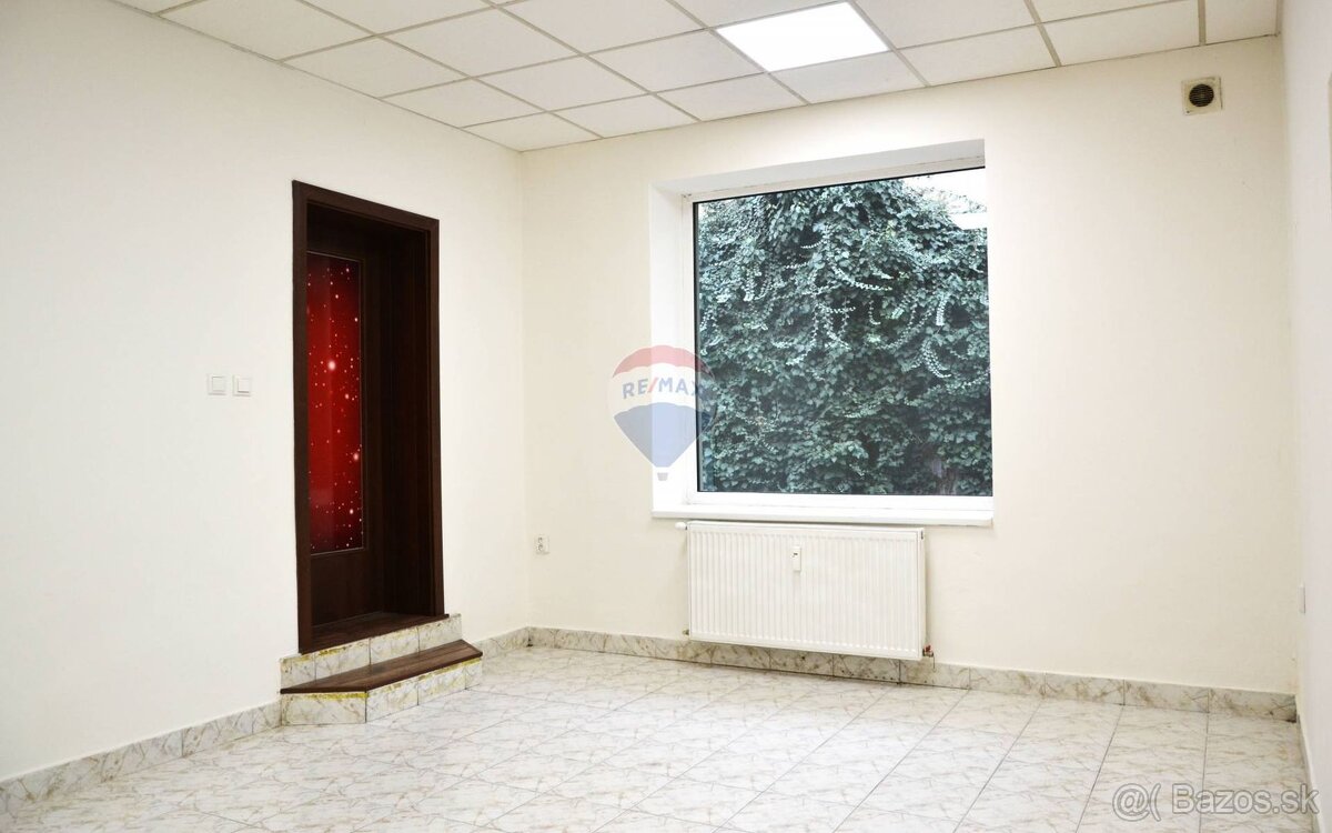 Na predaj jedinečná budova v meste Lučenec - 15