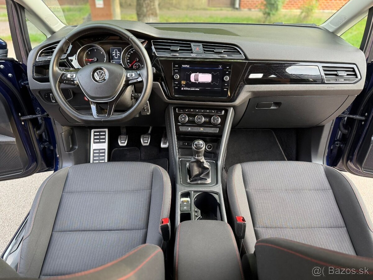 Volkswagen Touran 1.6 TDI  Sound Manuál 6-st - 15