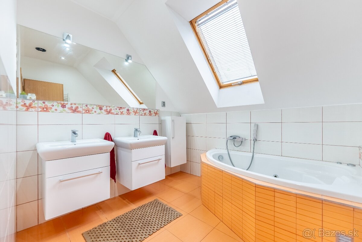 Samostatný 5 izb. rodinný dom vo výbornej lokalite v Trnave - 15