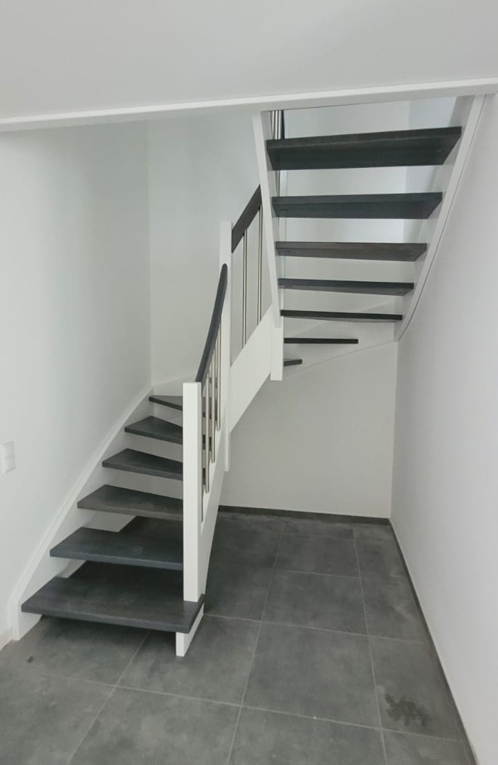 Samonosné drevené schody - 15