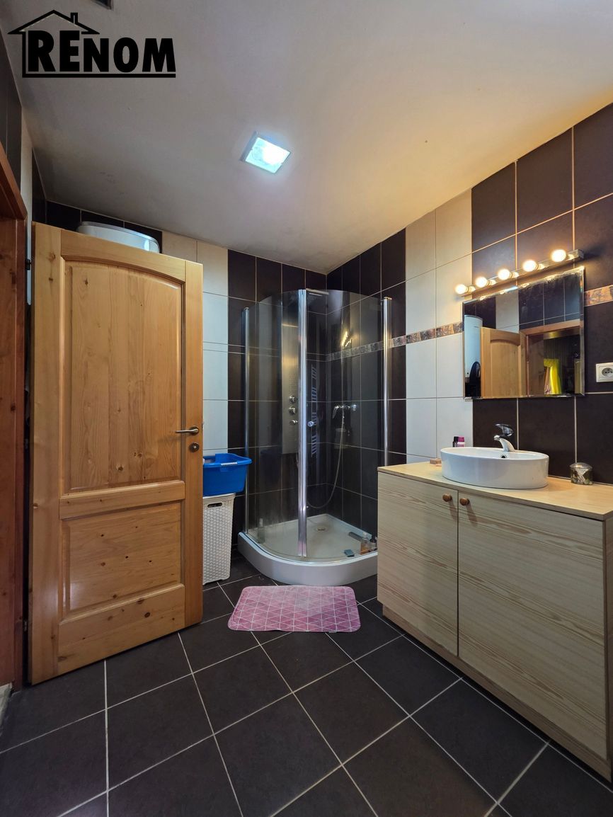 Zrekonštruovaný dom s bazénom a letnou kuchynkou - 15