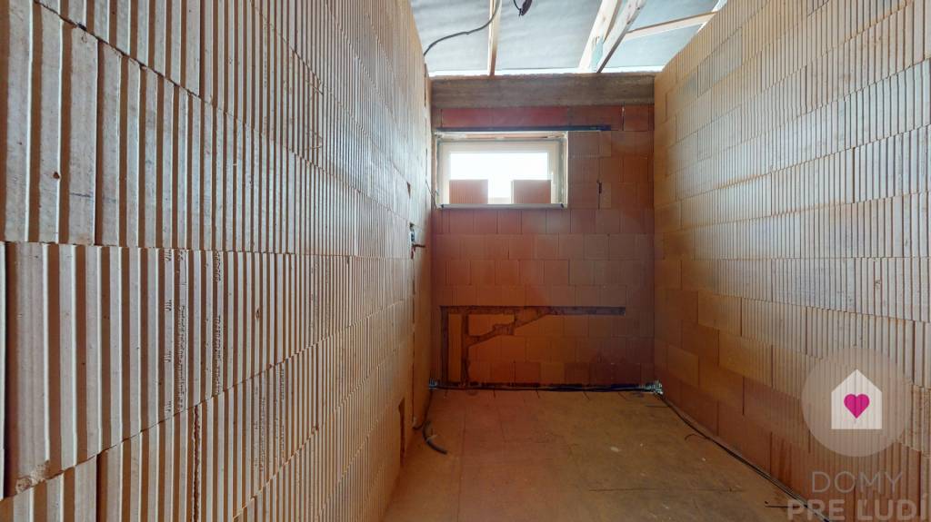 4-izbový rodinný dom s garážou v TOP lokalite, Bernolakovo J - 15