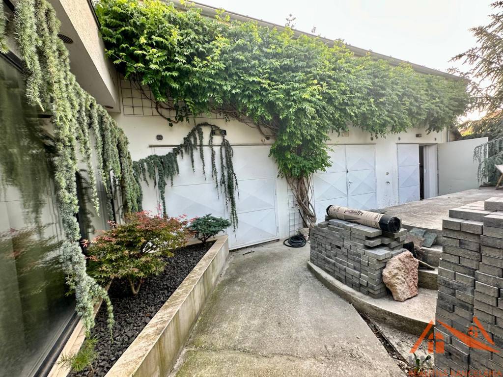 Rodinný dom s krytou terasou Komárno - 15