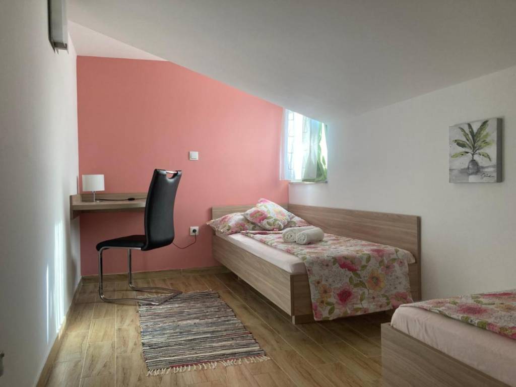 CHORVÁTSKO - Dom s 3 apartmánmi, 1. rad od mora - PRIVLAKA, - 15
