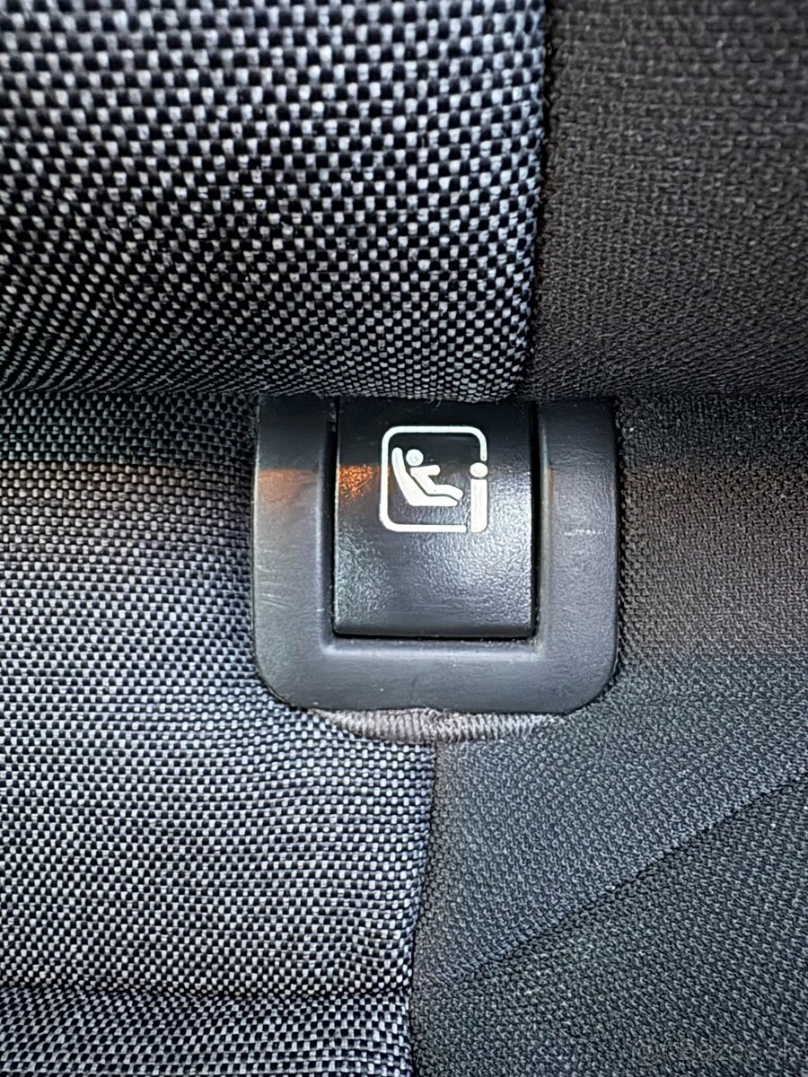 Hyundai i30 CW 1.5 TGDi BENZÍN + mHEV, AUTOMAT, kúpené v SR - 15