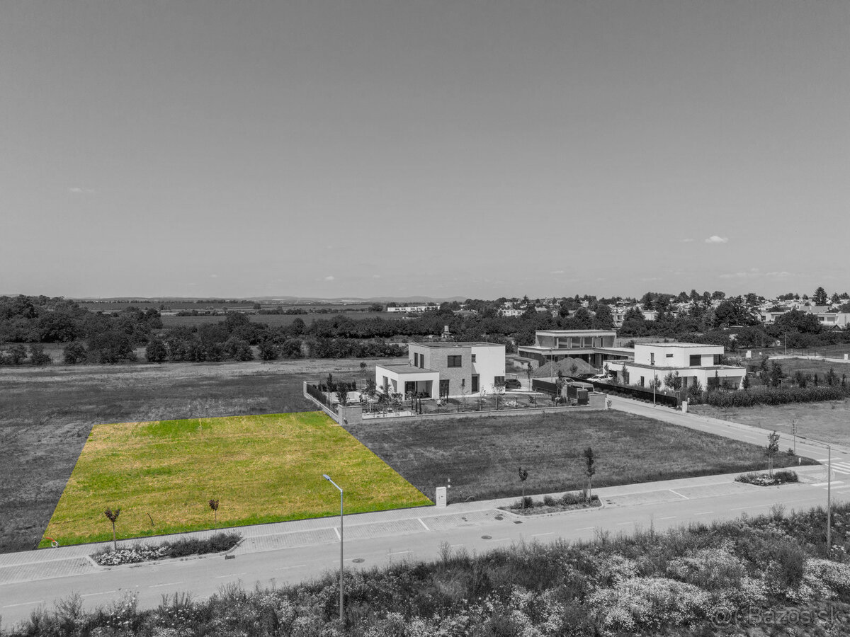 Na predaj nadštandardný stavebný pozemok vo vyhľadávanej lok - 15