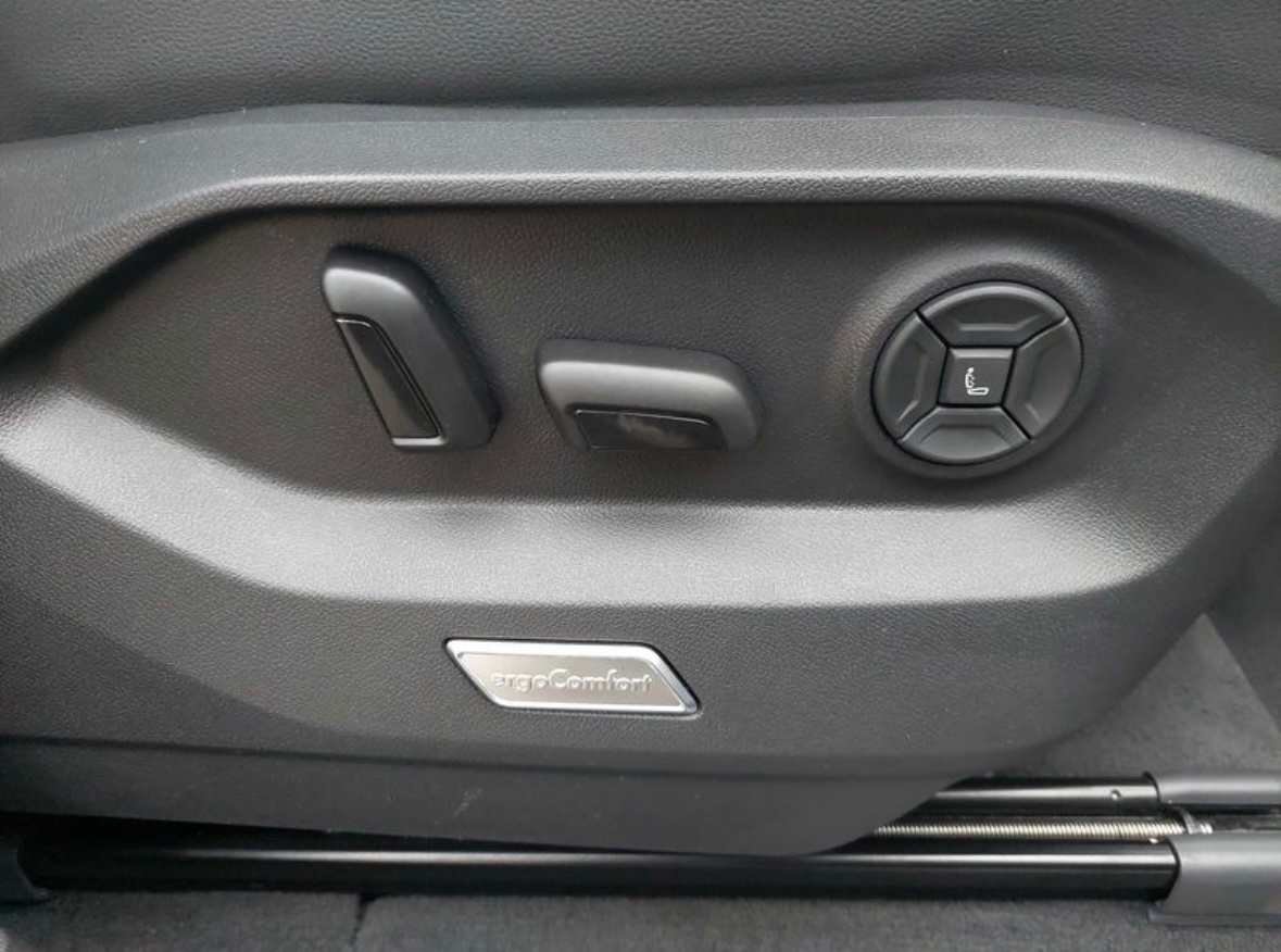 Volkswagen Touareg 3.0 V6 TDI R-Line 4Motion /vzduch +webast - 15